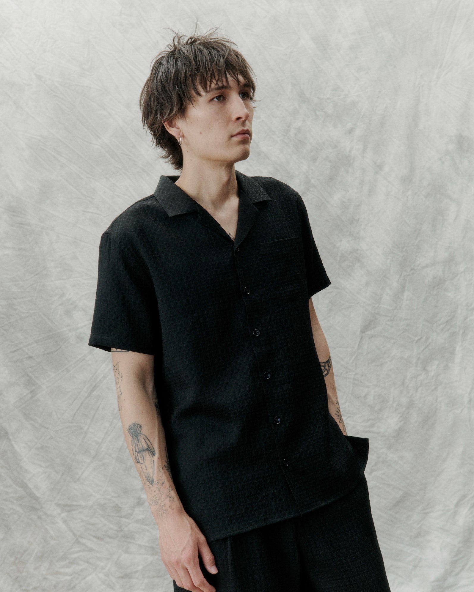 Black/black Cave Geo