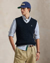 CABLE-KNIT COTTON SWEATER VEST hunter navy