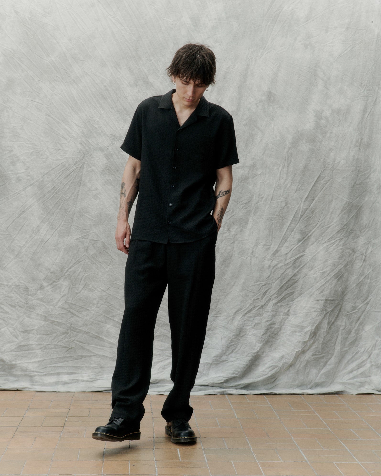 Black/black Cave Geo