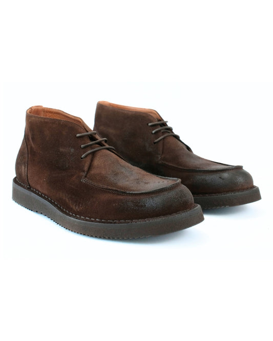 Dark brown washed suede desertboot