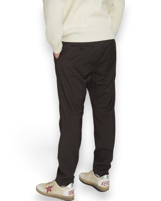 Single Pleat Slim Tapered Brown Fit elastic Waistband