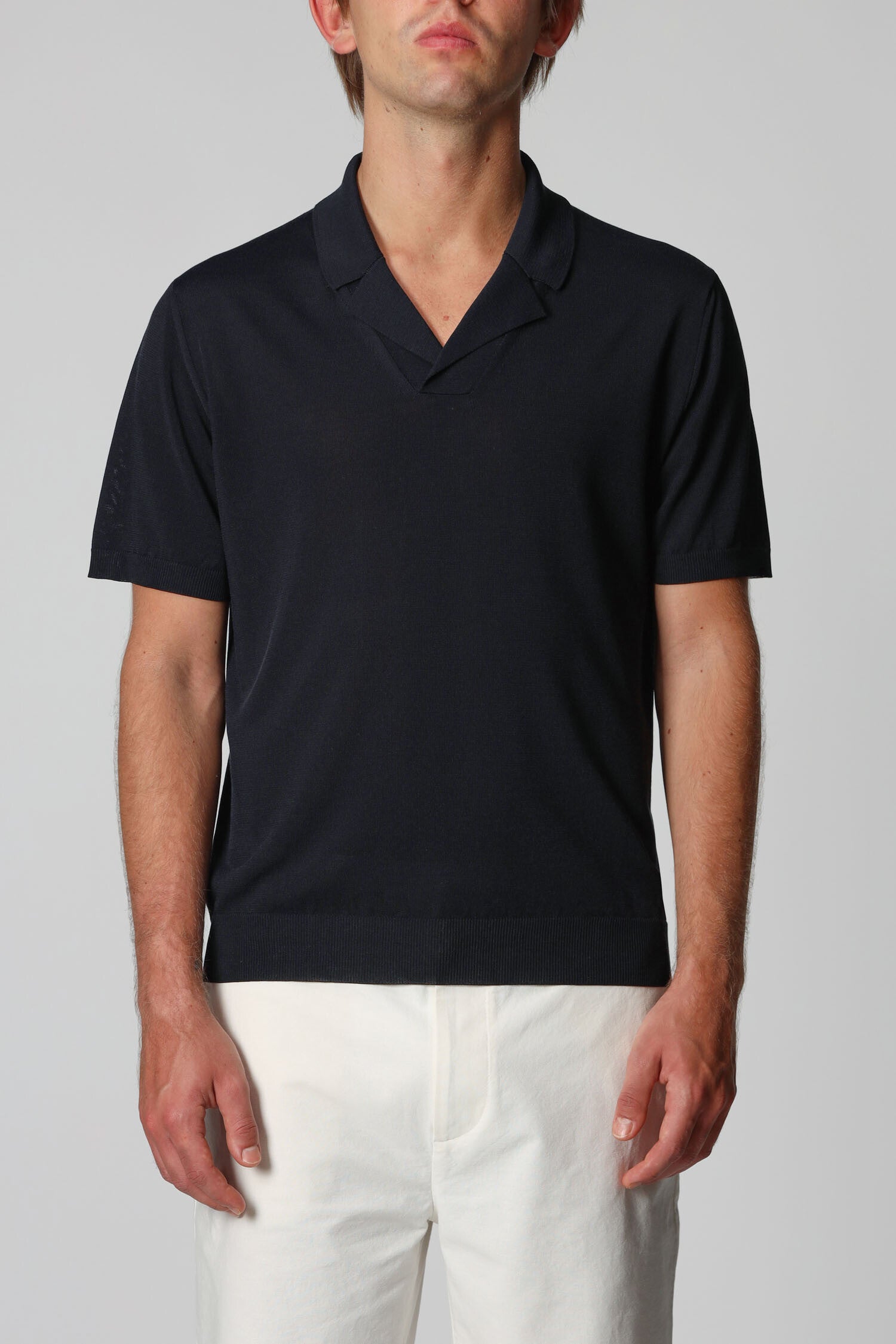 roberto-collina-black-skipper-polo-relaxed-denim-outfit