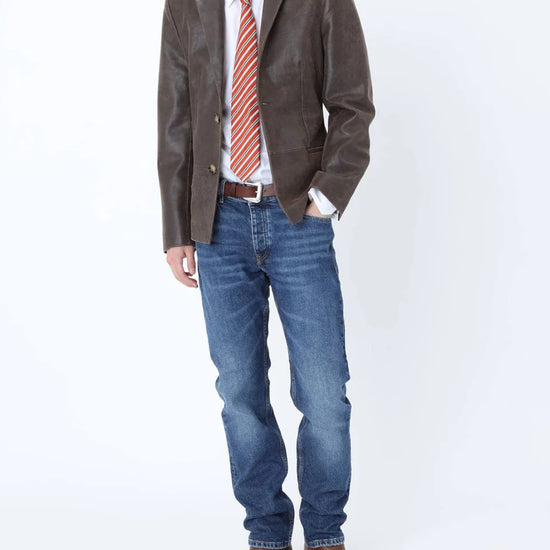 Won Hundred Archer Relaxed Slim Denim Dard Blue gecombineerd in een moderne herenoutfit