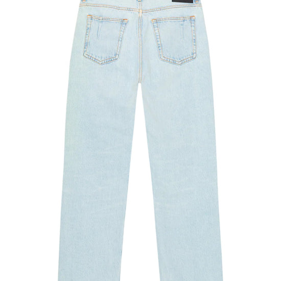 Won Hundred Steve Loose Fit Denim Soft Blue gecombineerd in een moderne herenoutfit