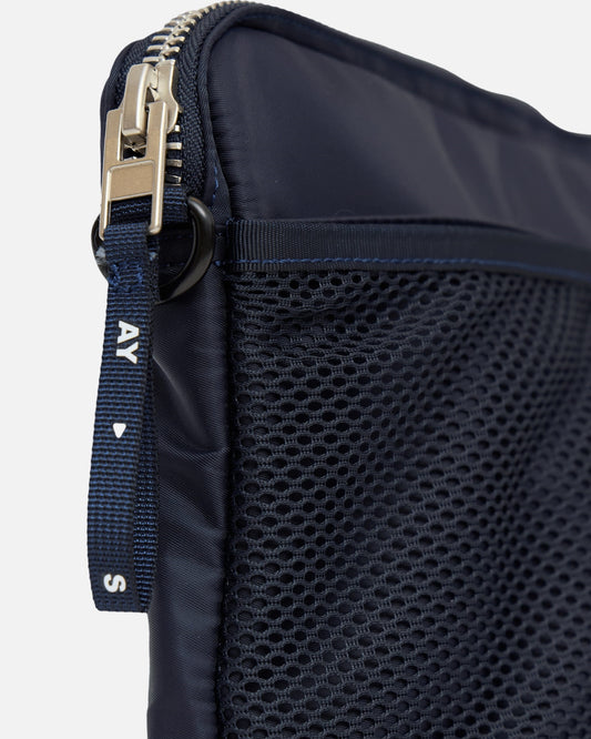 AY Studios Computer Bag Navy Blue laptoptas, detail van de rits en meshstructuur