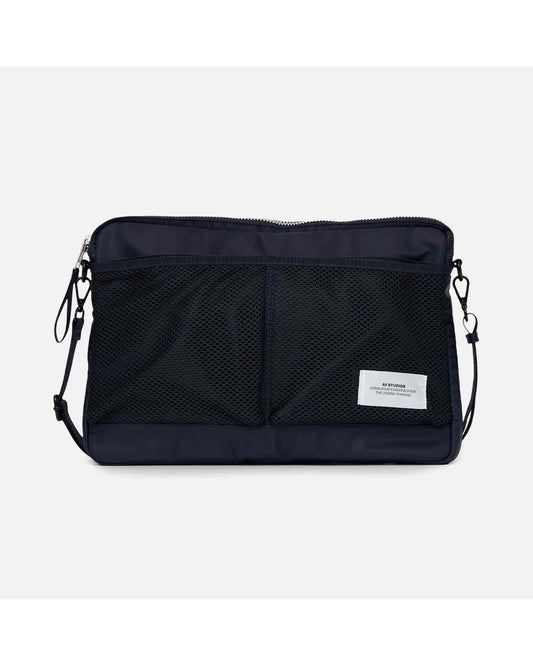AY Studios Computer Bag Navy Blue laptoptas, van voren met meshvakken en schouderband