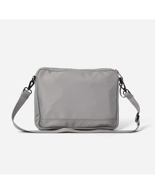 AY Studios Cross-Body Silver schoudertas, van achteren met schouderband