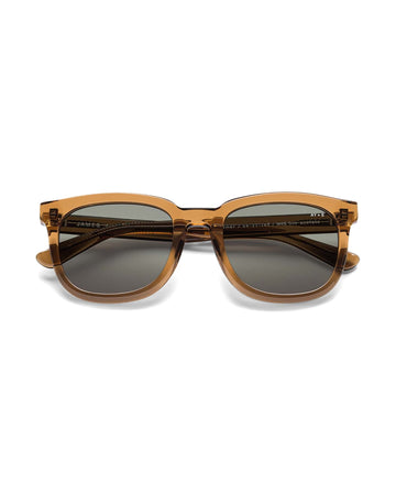 AY Studios Palmer Caramel Brown zonnebril, van voren met karamelbruin montuur