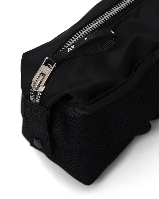 AY Studios Wash Bag Black toilettas, detail van de rits en ritstrekker