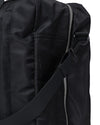 AY Studios Weekend Bag Black reistas, detail van schouderbandbevestiging en rits