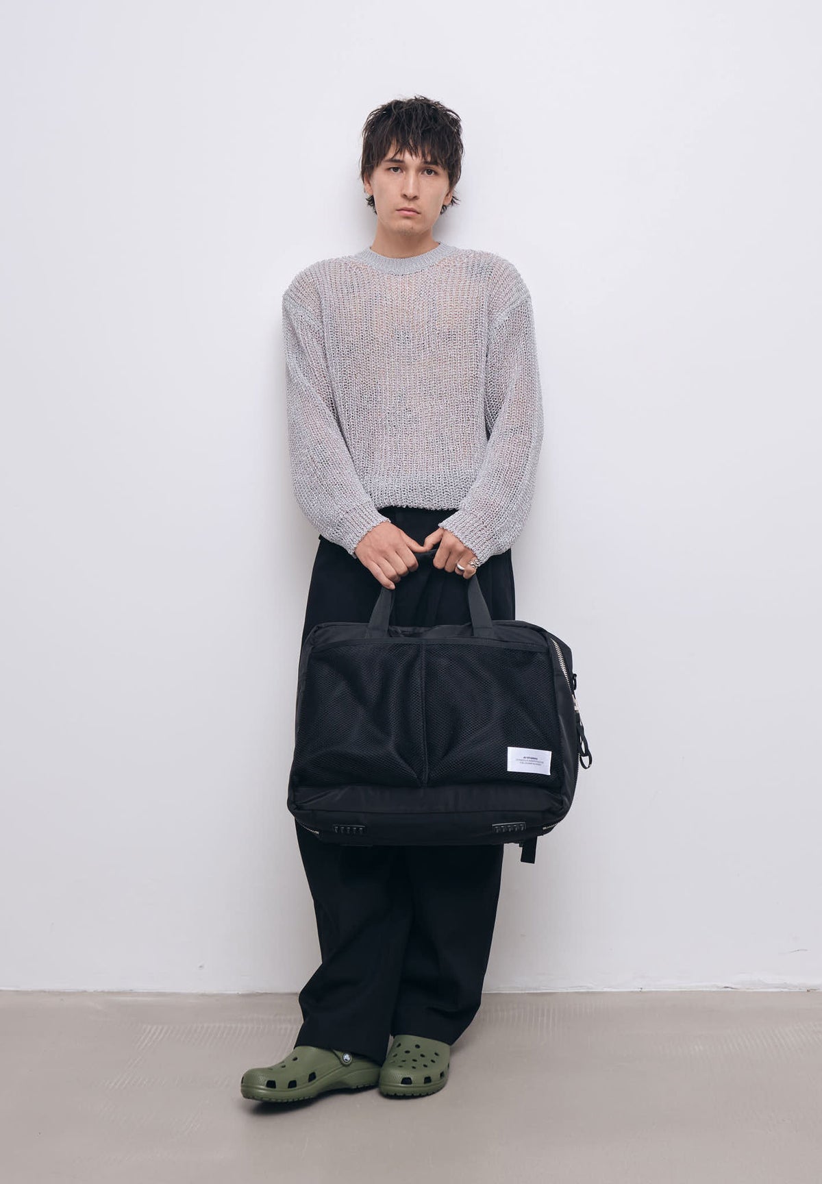 AY Studios Weekend Bag Black reistas, aan de handgrepen gedragen