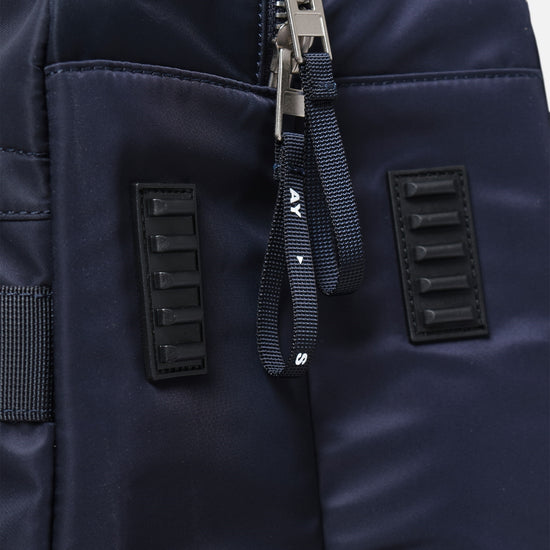 AY Studios Weekend Bag Navy Blue reistas, detail van de dubbele ritssluiting