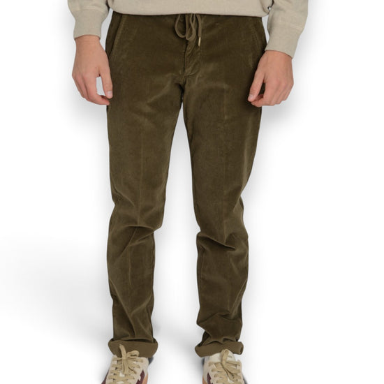 Briglia 1949 BG41 fijne corduroy broek Military Green – vooraanzicht met trekkoord