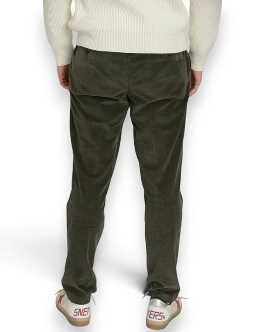 Briglia 1949 BG61 corduroy broek kaki – detail van ribfluweel en achterzak