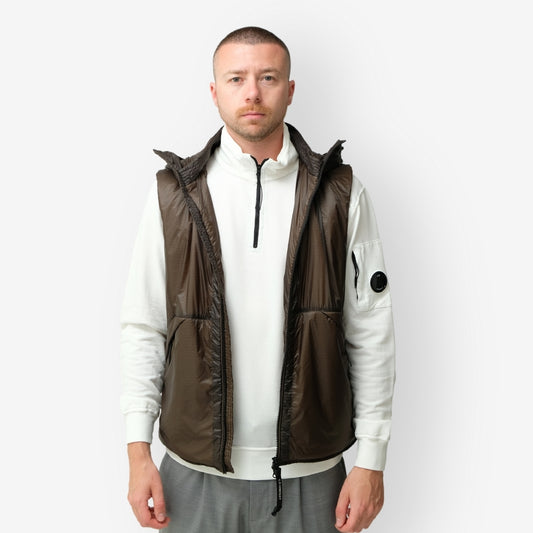 C.P. Company Grape Leaf Goggle Lens Bodywarmer – vooraanzicht