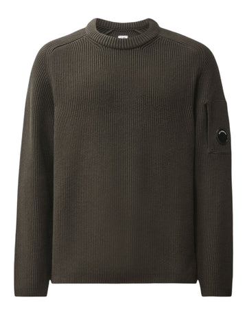 C.P. Company Full Rib Cotton Crewneck Raven — vooraanzicht van de ribgebreide sweater