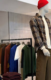Castart Maru Khaki met Edouard Brown en cobalt in Checkpoint FW26 look