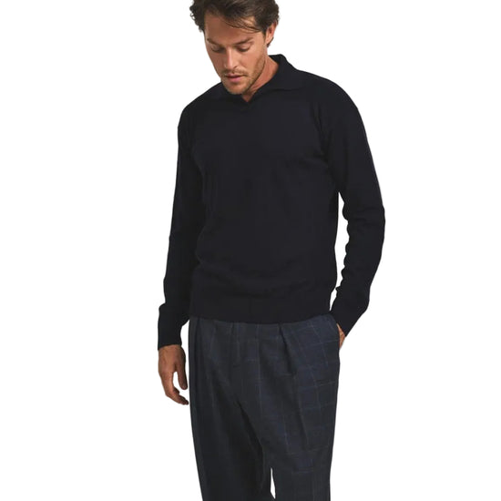 César Casier Amory Merino Wool Polo Navy gedragen