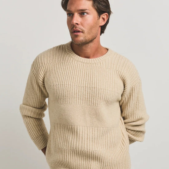 Cesar Casier Anwar Baby Camel Oversized Sweater Ecru bij Checkpoint Mol