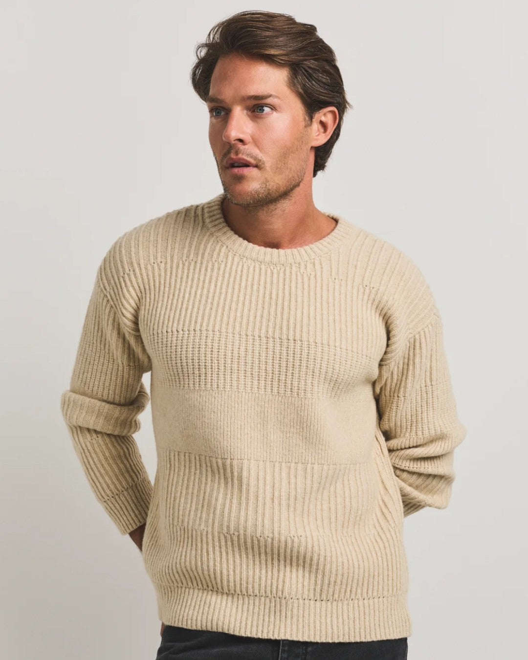Cesar Casier Anwar Baby Camel Oversized Sweater Ecru bij Checkpoint Mol