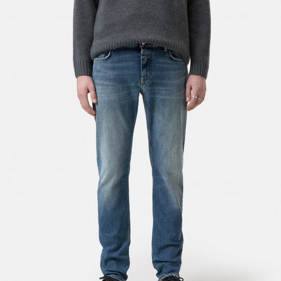 Closed Unity Slim Jeans Mid Blue – productbeeld 2