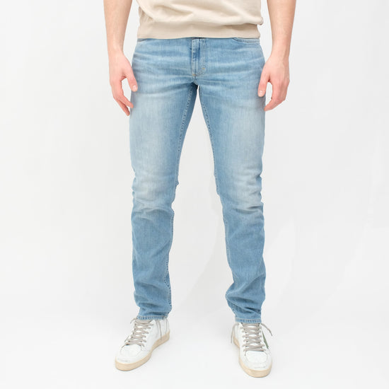 Closed Unity Slim Denim Light Blue – vooraanzicht