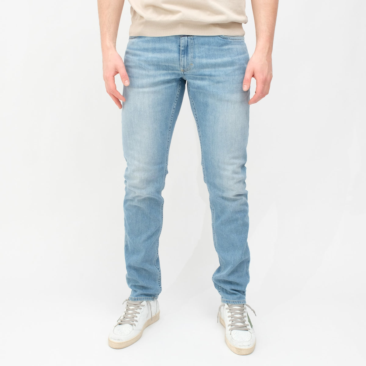 Closed Unity Slim Denim Light Blue – vooraanzicht