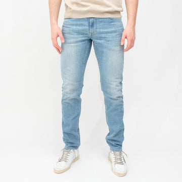 Closed Unity Slim Denim Light Blue – vooraanzicht