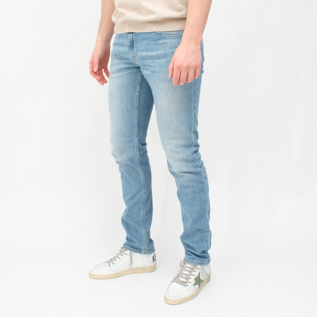 Closed Unity Slim Denim Light Blue – productbeeld 2