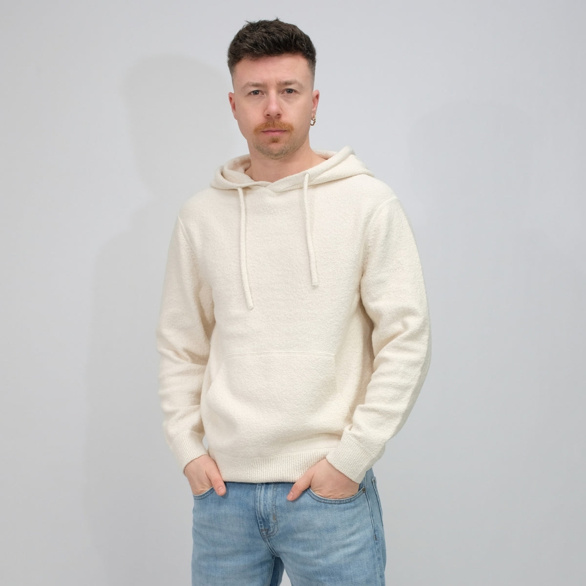 CLOSED Knitted Bouclé Hoodie Ivory – vooraanzicht