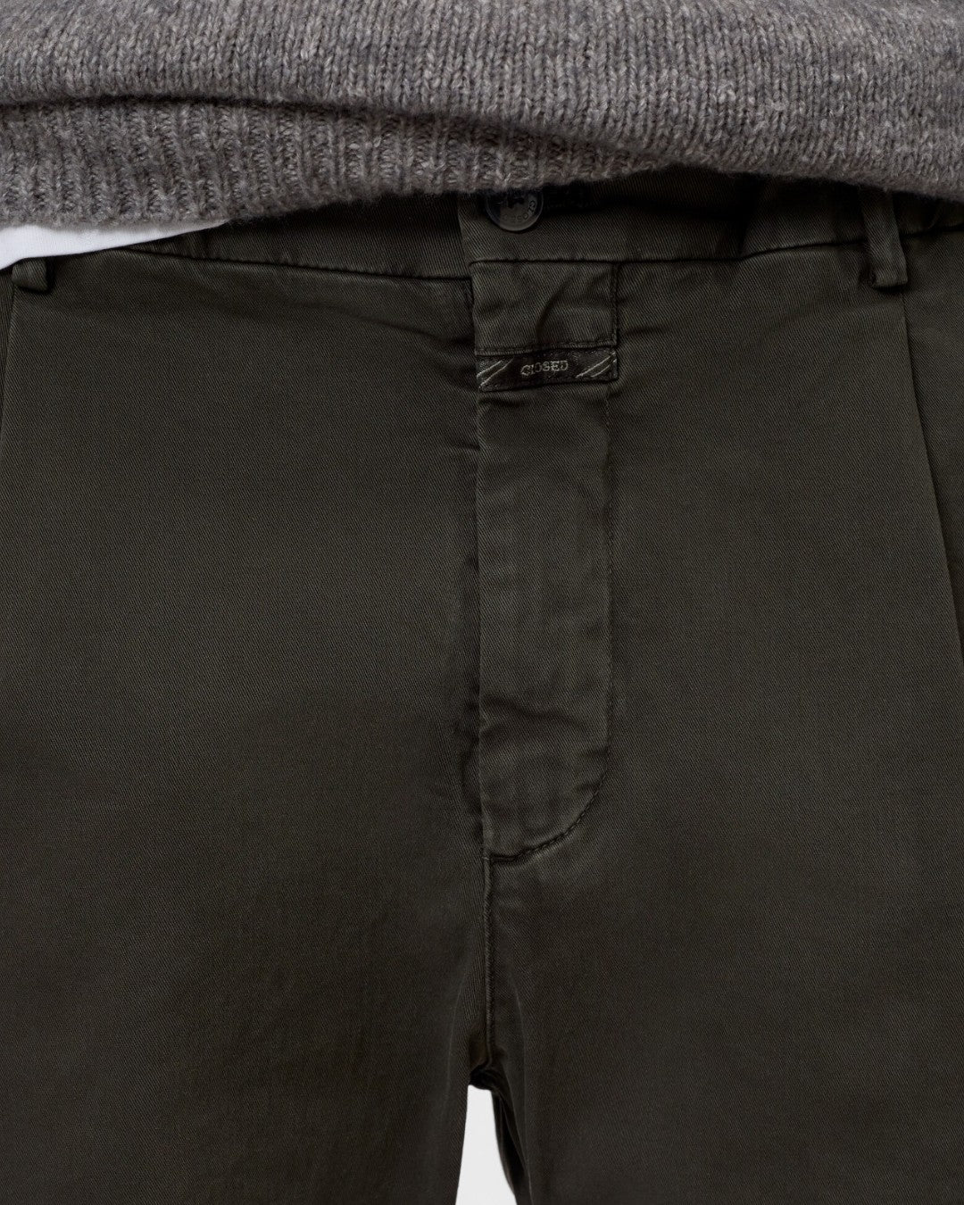 Closed Vigo Tapered Cotton Broek Dark Olive Green productfoto 4