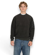 C.P. Company Brushed Emerized Diagonal Fleece Crewneck Sweater in Raven, voorkant gedragen door Alexander