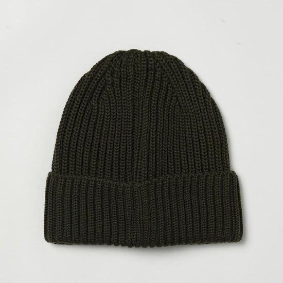 C.P. Company Goggle Beanie Ivy Green detail van de merinowol en goggles