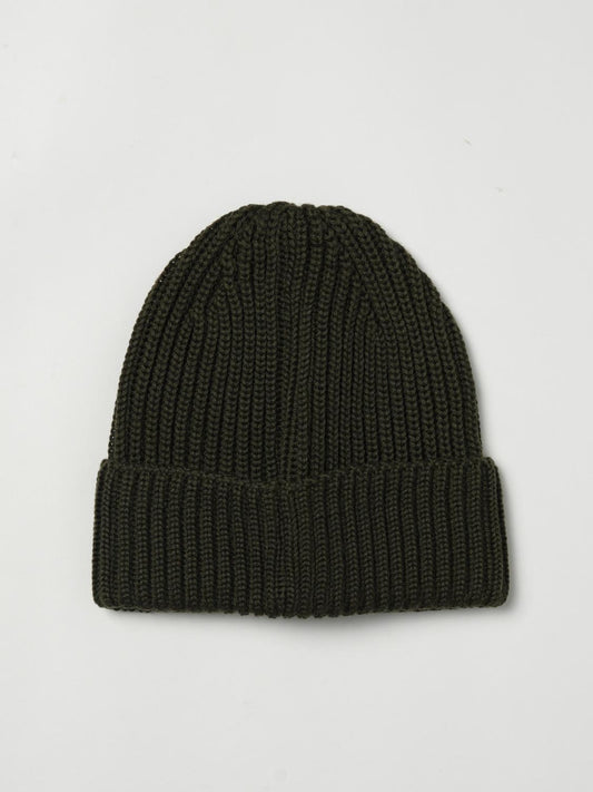 C.P. Company Goggle Beanie Ivy Green detail van de merinowol en goggles