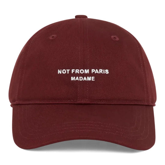 Drôle de Monsieur Slogan Cap Wine met Not From Paris Madame-borduring