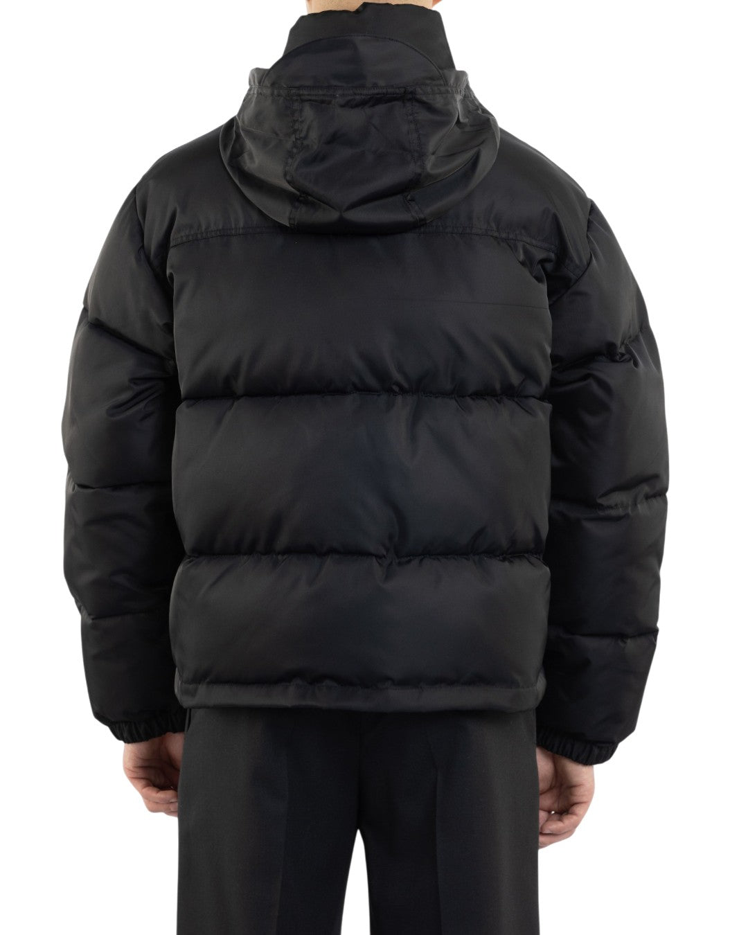 Drôle de Monsieur Slogan Puffer Jacket black achterkant op model