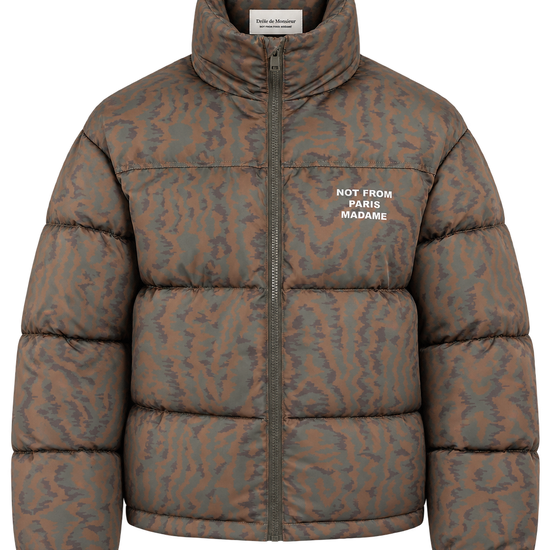 Drôle de Monsieur Slogan Moiré Puffer Jacket khaki voorkant bij Checkpoint Mol
