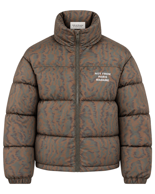 Drôle de Monsieur Slogan Moiré Puffer Jacket khaki voorkant bij Checkpoint Mol