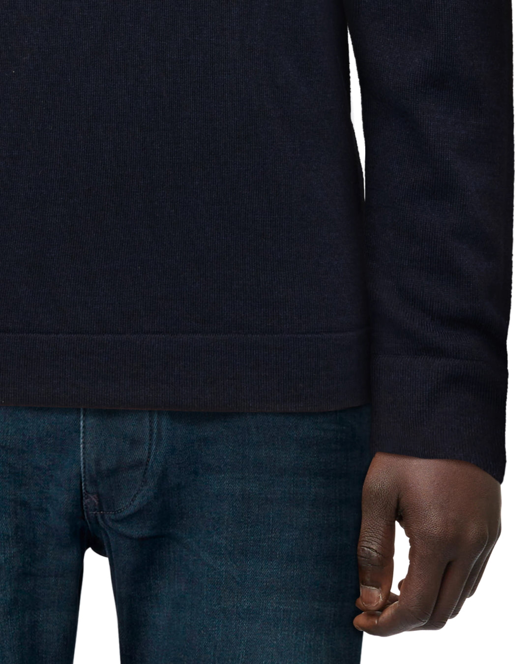 Drykorn Arwon trui donkerblauw, detail zoom en manchet
