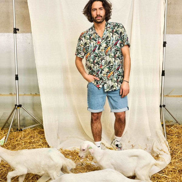Drykorn Bijan 2 hemd met jungleprint, gedragen styling vooraanzicht