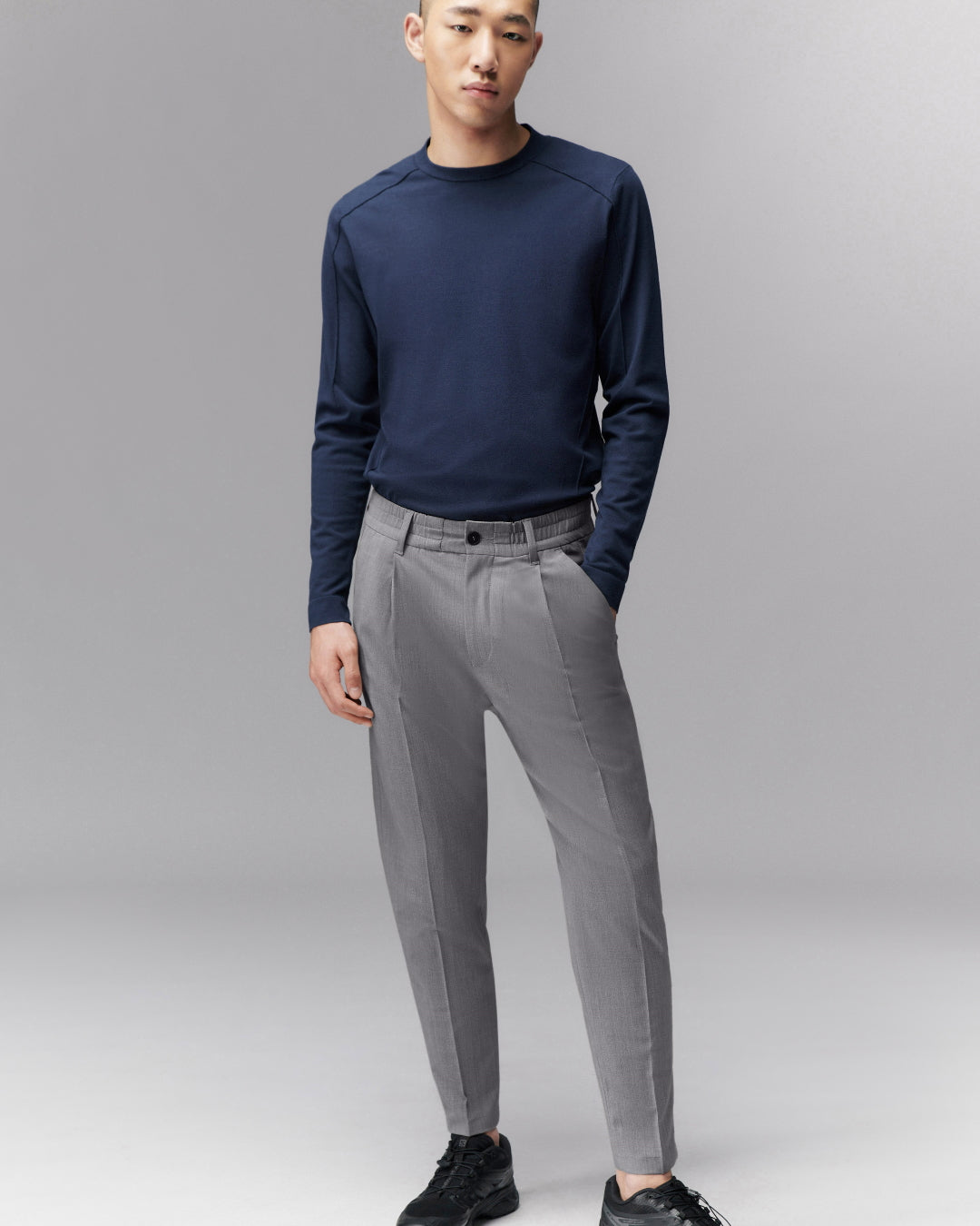 Drykorn Chasy pantalon grijs, gedragen volledig vooraanzicht