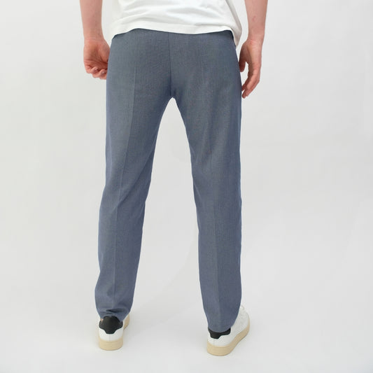 Drykorn Chasy pantalon grijs pinpoint, gedragen achteraanzicht