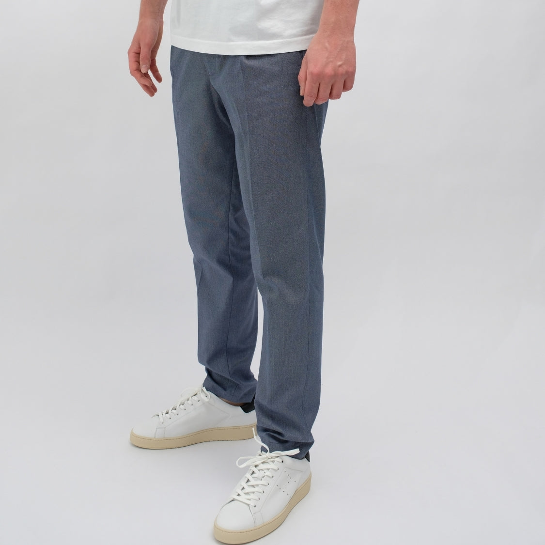 Drykorn Chasy pantalon grijs pinpoint, gedragen zijaanzicht