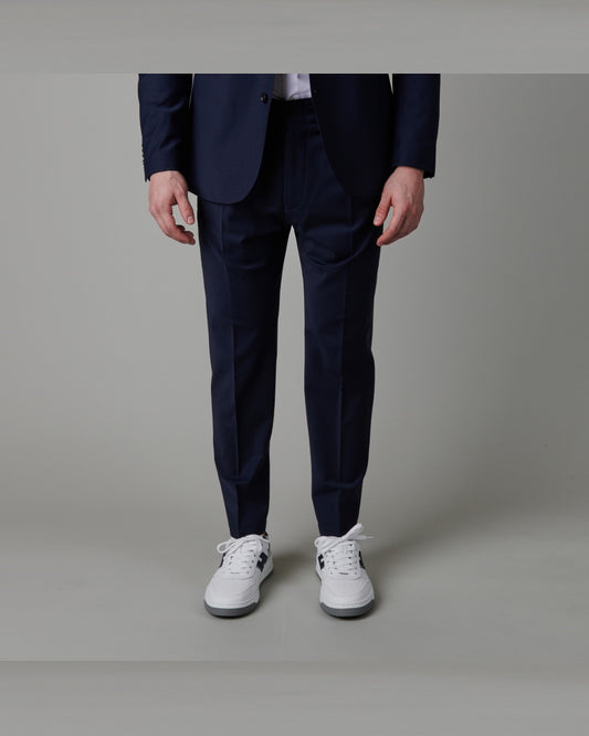Drykorn Chasy pantalon navy, gedragen vooraanzicht