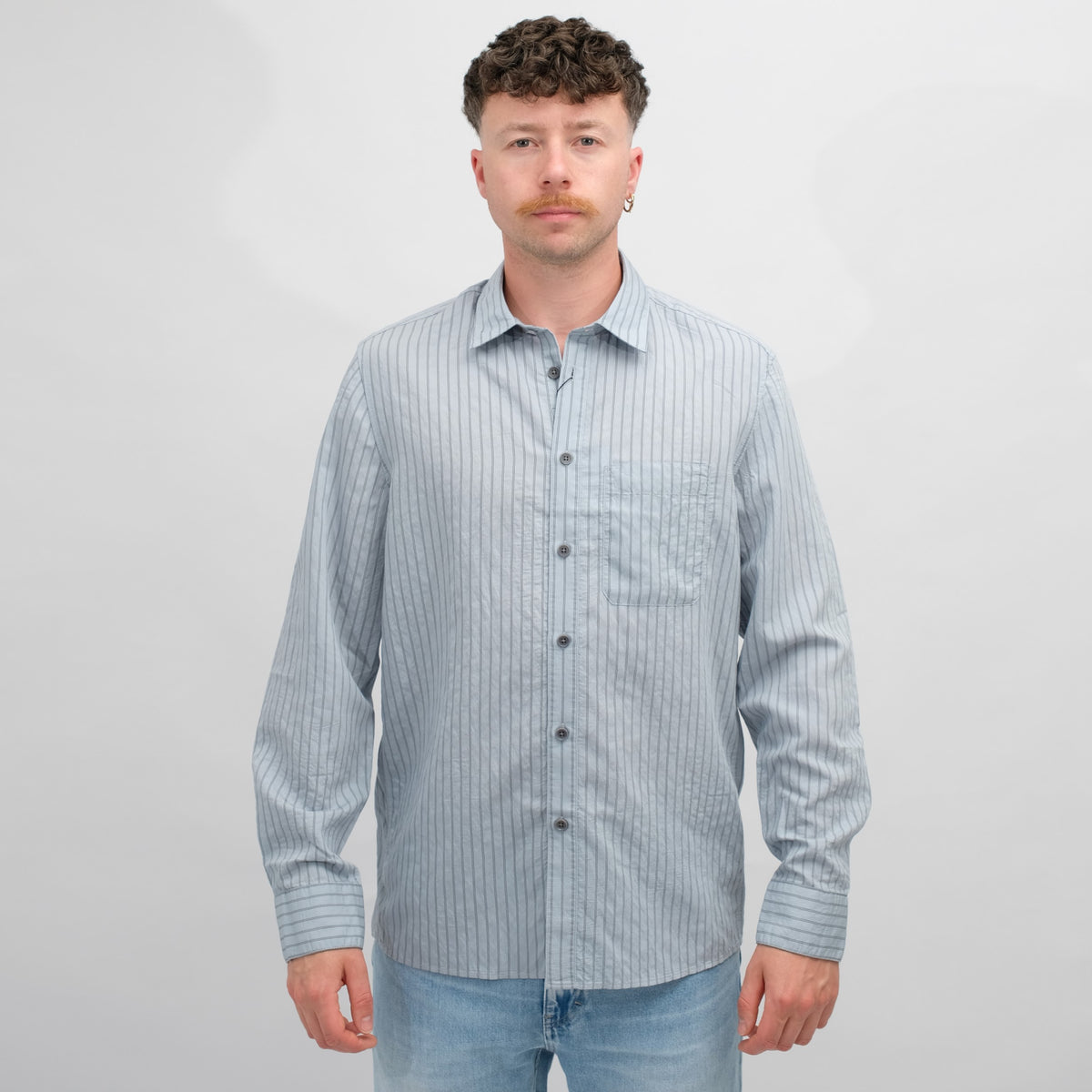 DRYKORN Light Blue Hecto Popeline Shirt – vooraanzicht