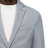 Drykorn Horley blazer grijs, detail revers en borstzak