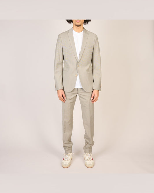 Drykorn Irving blazer beige, gedragen volledig vooraanzicht