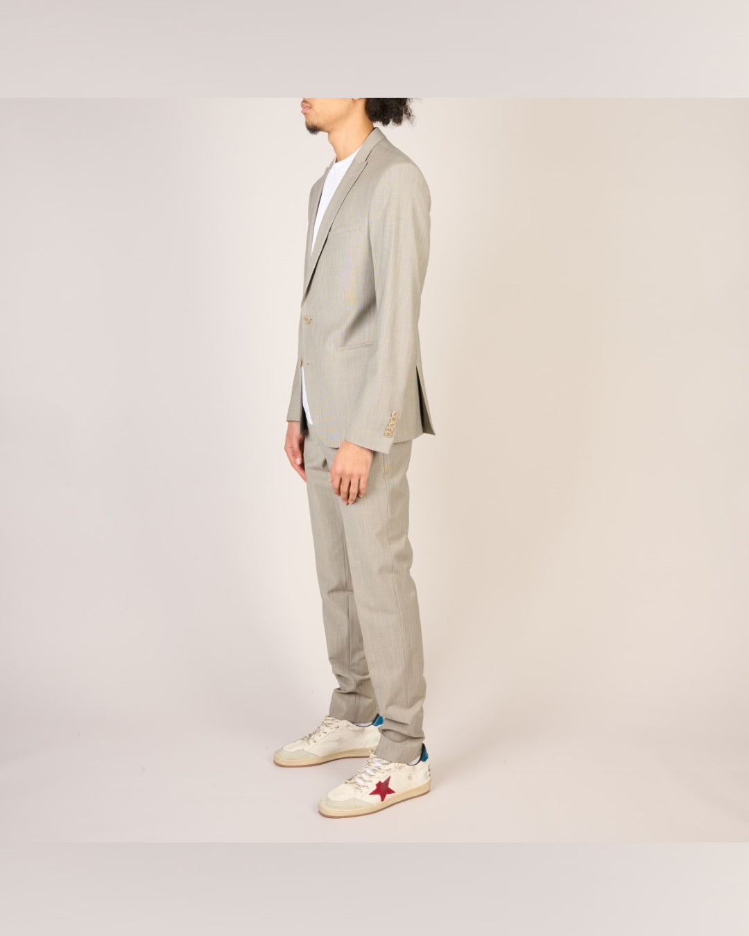 Drykorn Irving blazer beige, gedragen volledig zijaanzicht