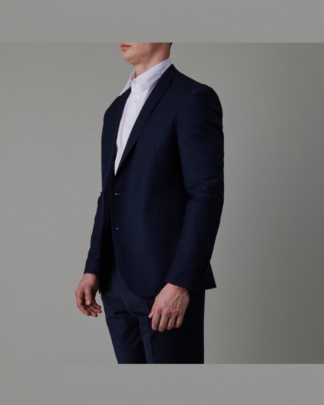 Drykorn Irving blazer navy, gedragen driekwart-vooraanzicht