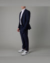 Drykorn Irving blazer navy, gedragen volledig zijaanzicht tweede opname